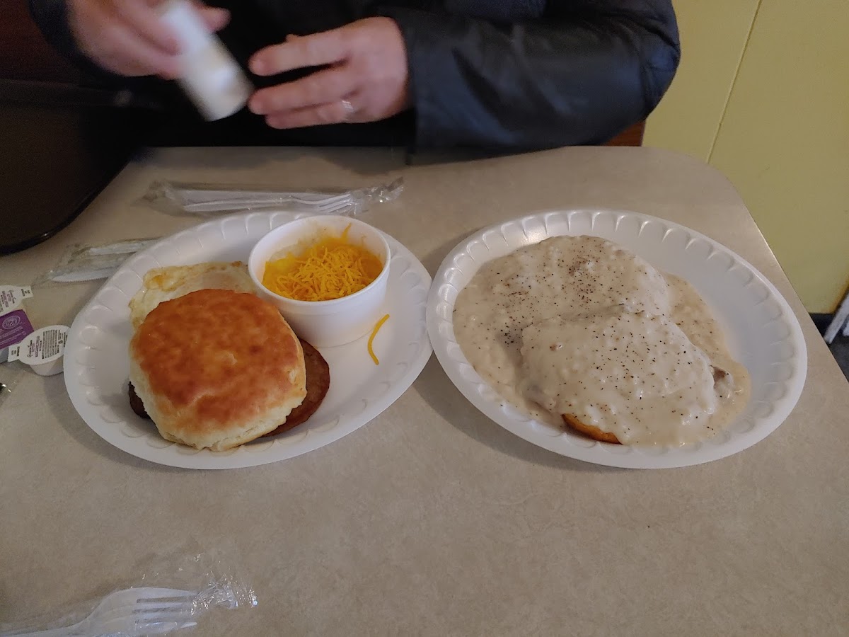Jojo's Family Restaurant - Photo 5