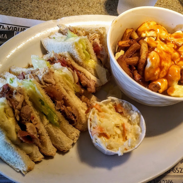 Club Sandwich Et Poutine BBQ