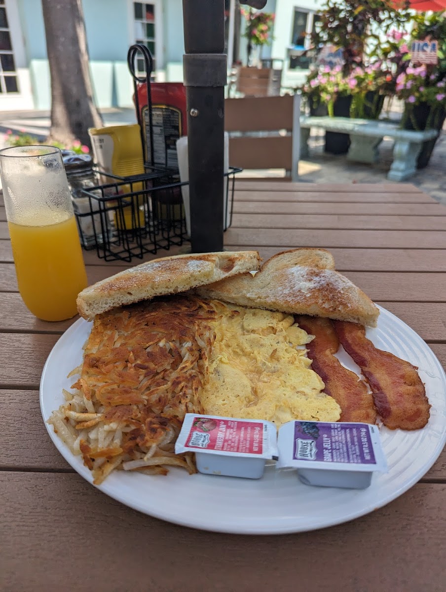 Patio Cafe - Photo 4