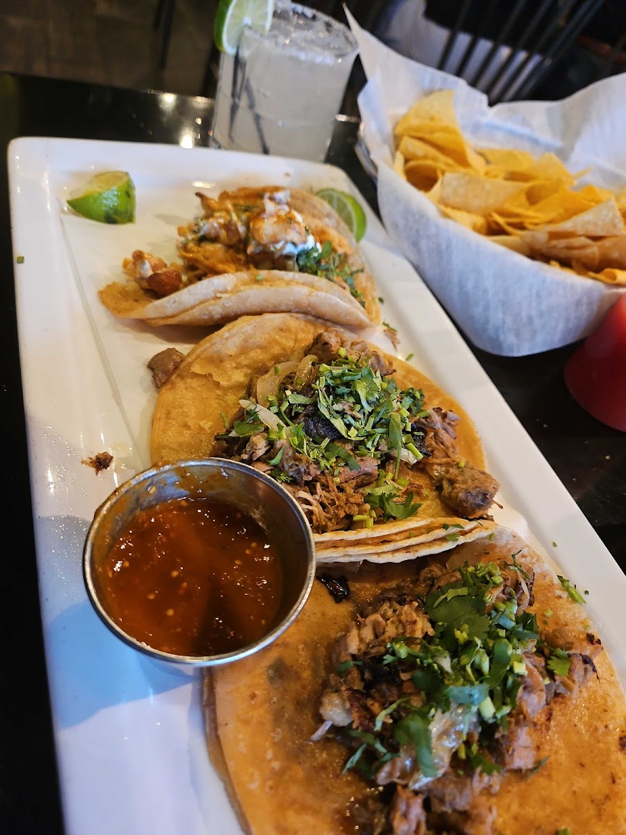 Limon y Sal Mexican Kitchen - Photo 3