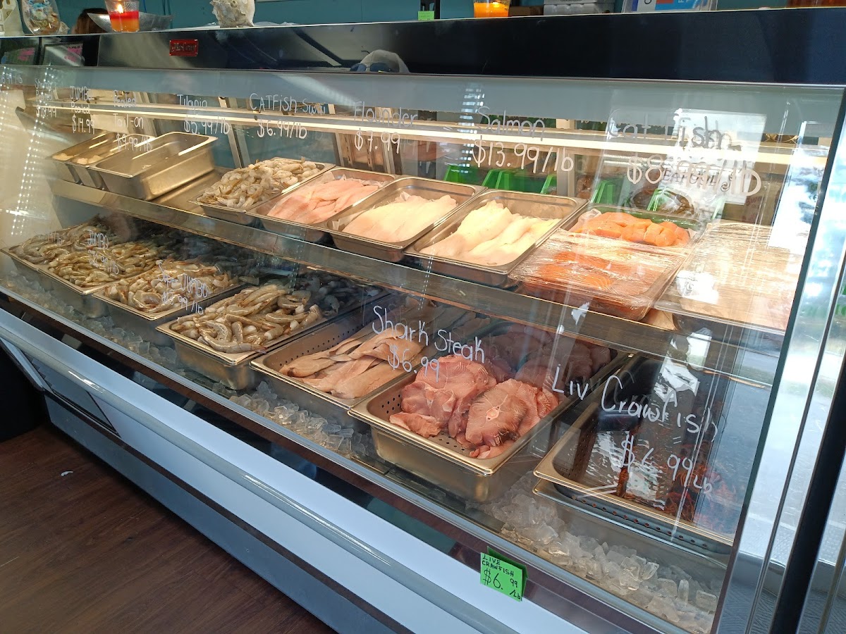 H&L Seafood Market - Photo 3