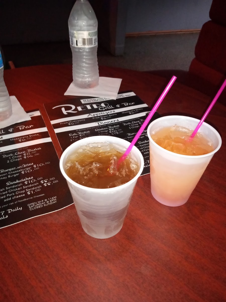 Retro Grill & Bar - Photo 3