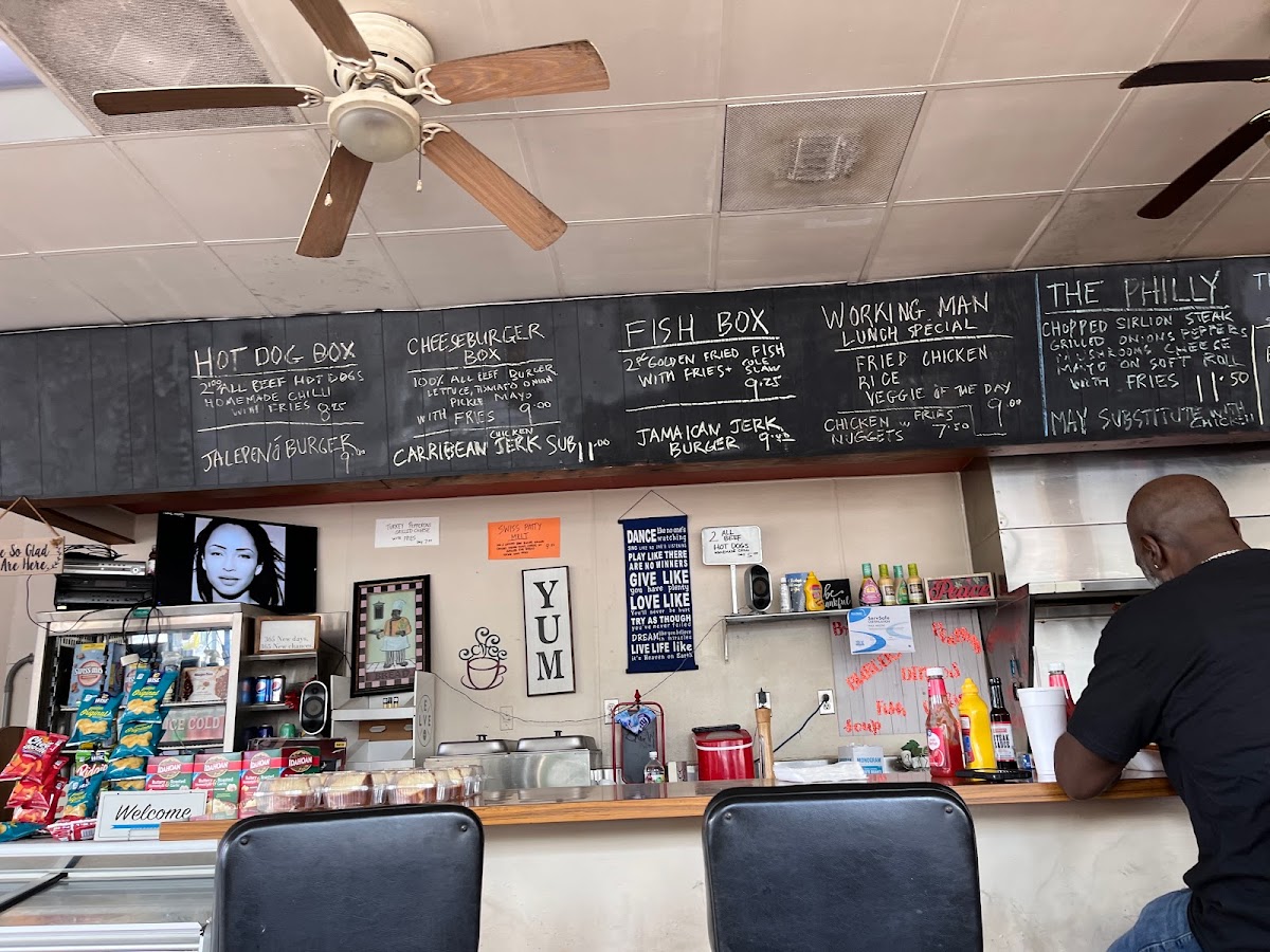 Bigg Redd's Diner - Photo 8