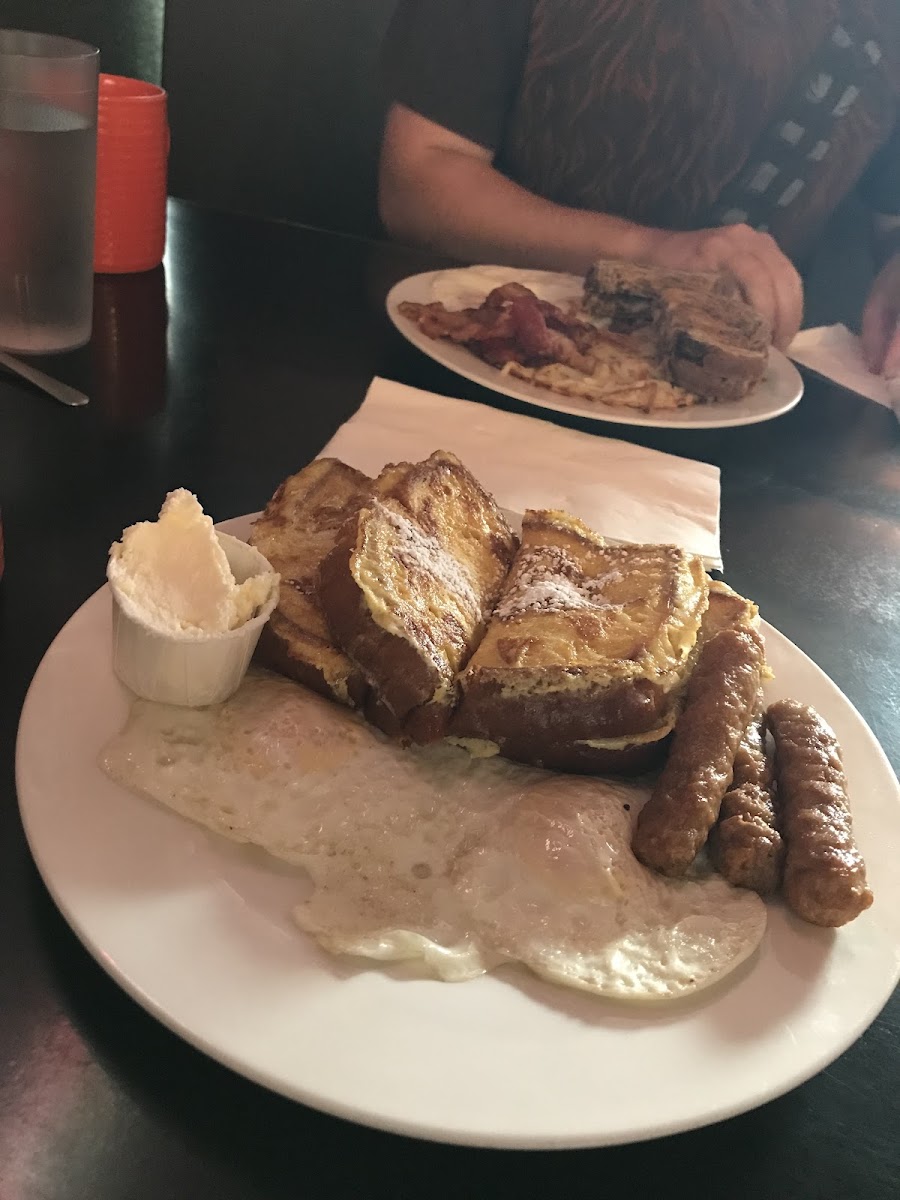 The Black Iron Grill - Photo 9