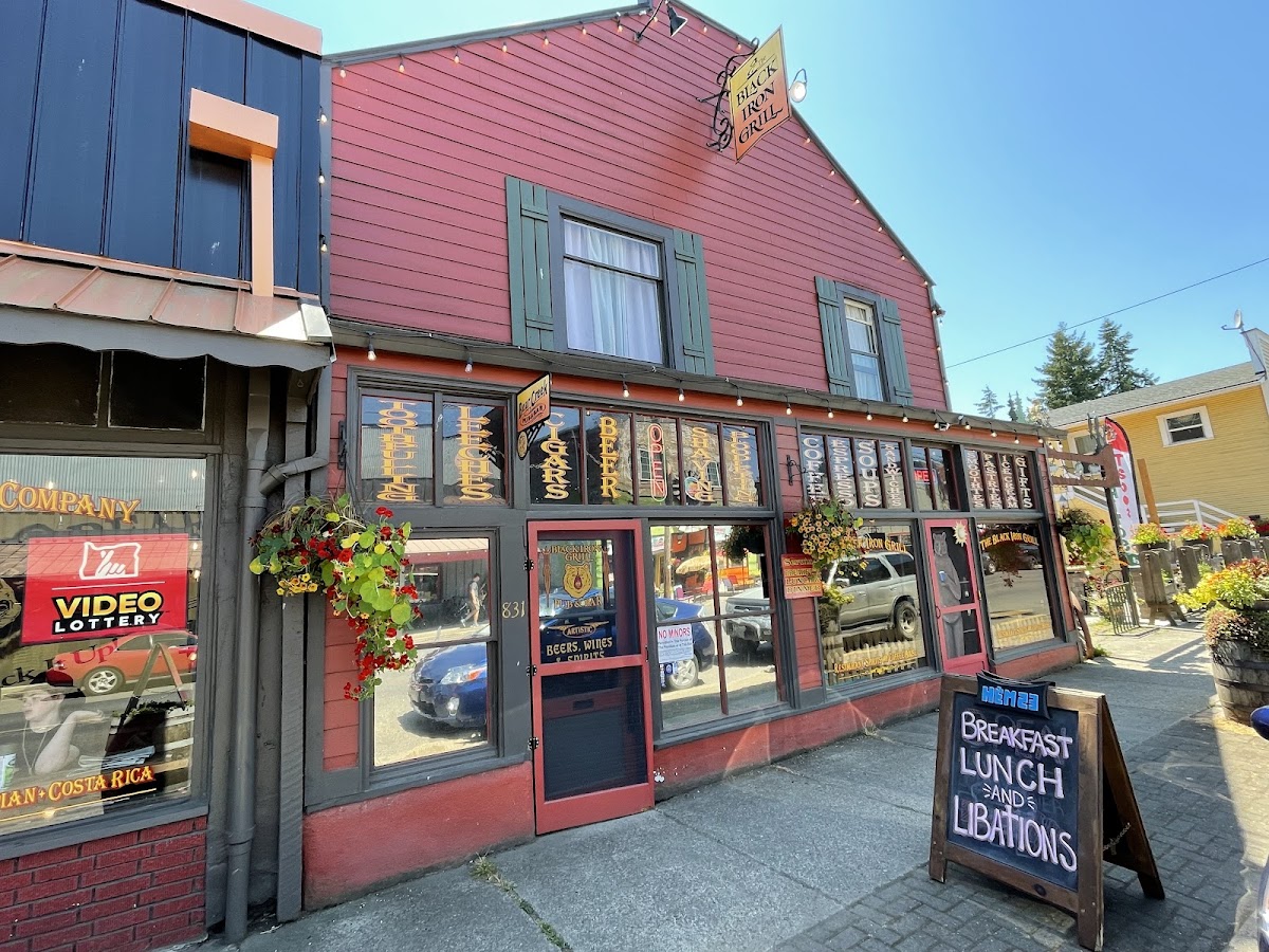 The Black Iron Grill - Photo 2