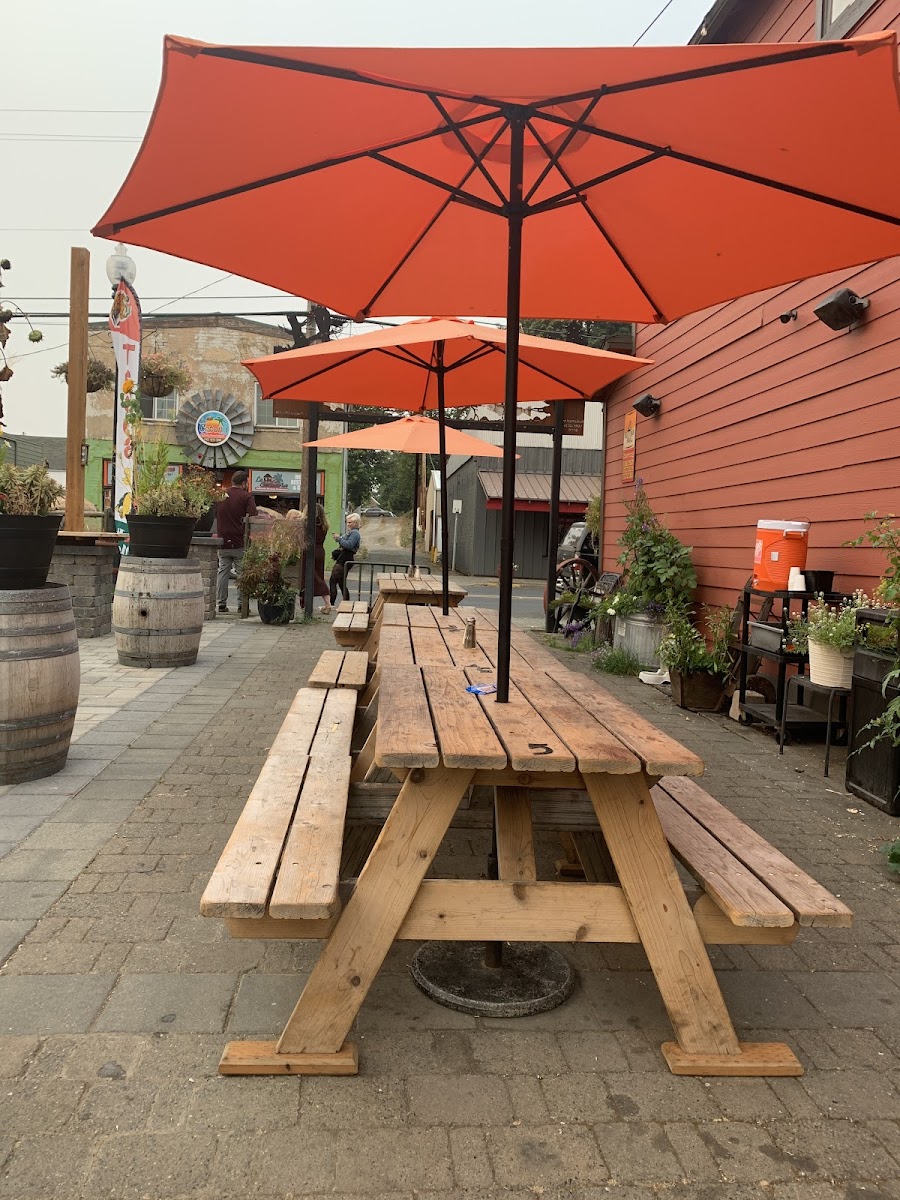 The Black Iron Grill - Photo 4