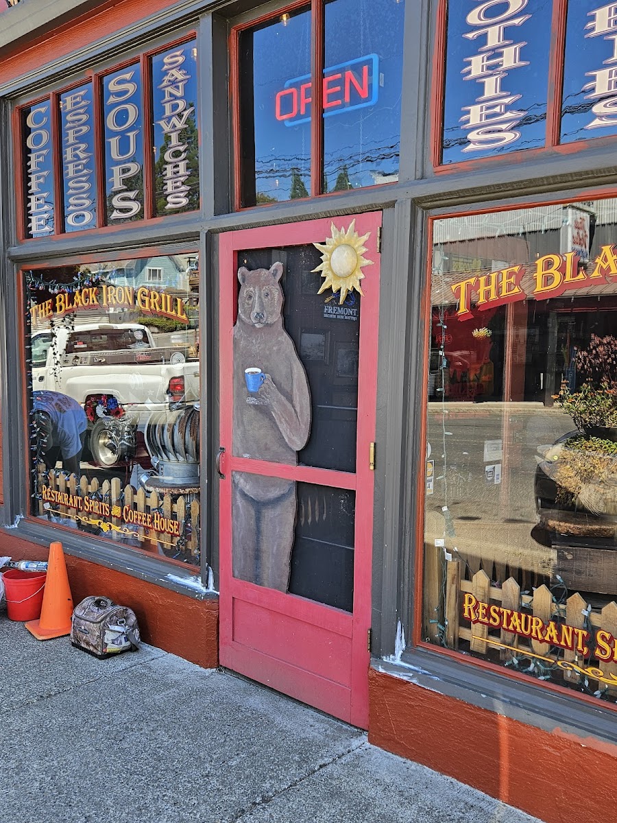 The Black Iron Grill - Photo 7