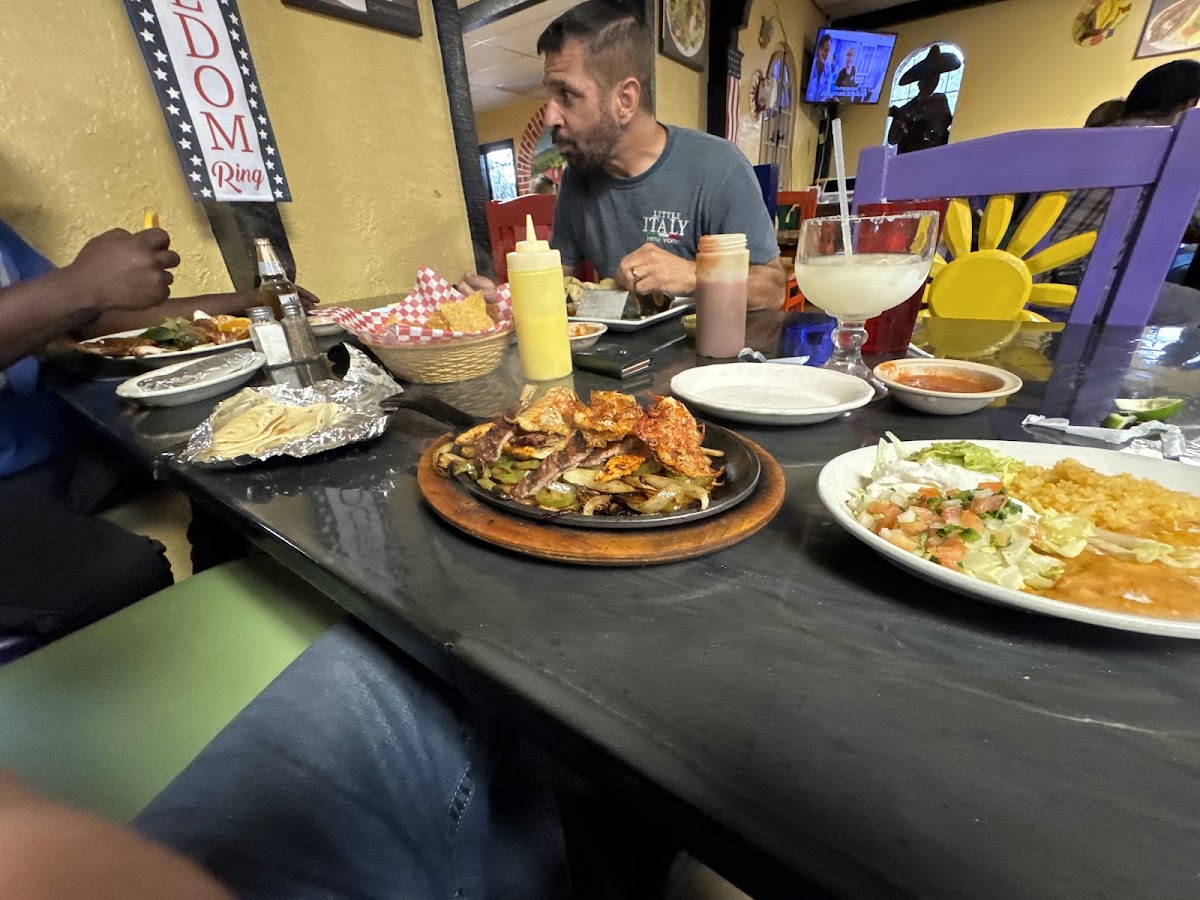 El Rey Mexican Restaurant & Grill LLC - Photo 7