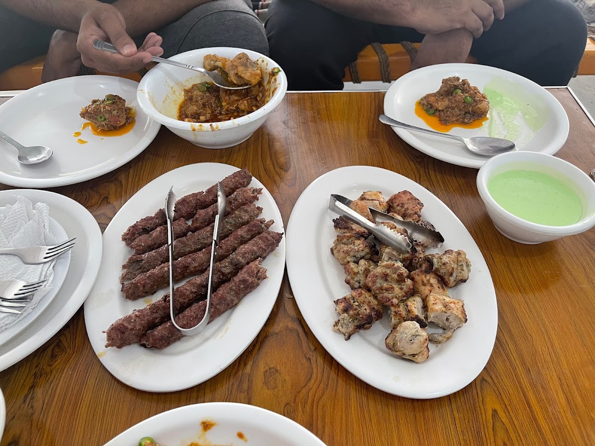 Moon Restaurant Besar - Photo 1