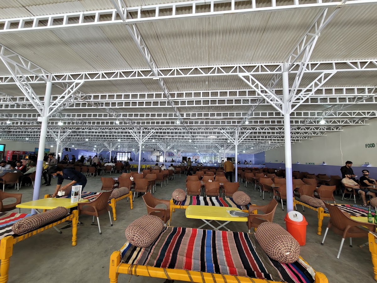 Moon Restaurant Besar - Photo 4