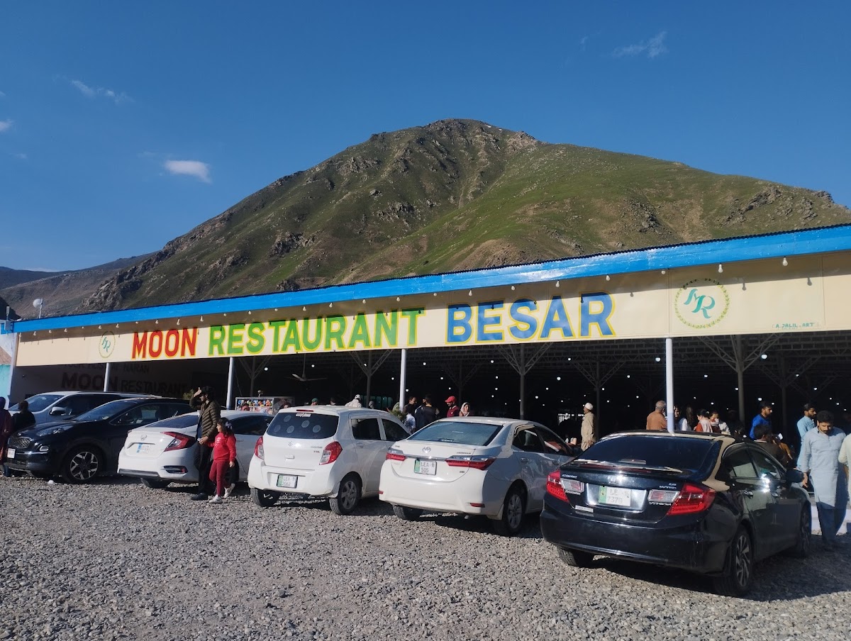 Moon Restaurant Besar - Photo 5