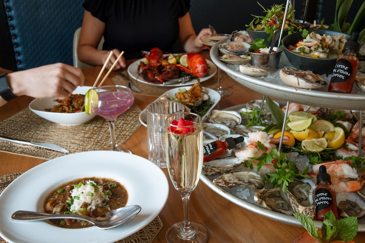 Spotos Fish & Oyster - Photo 1