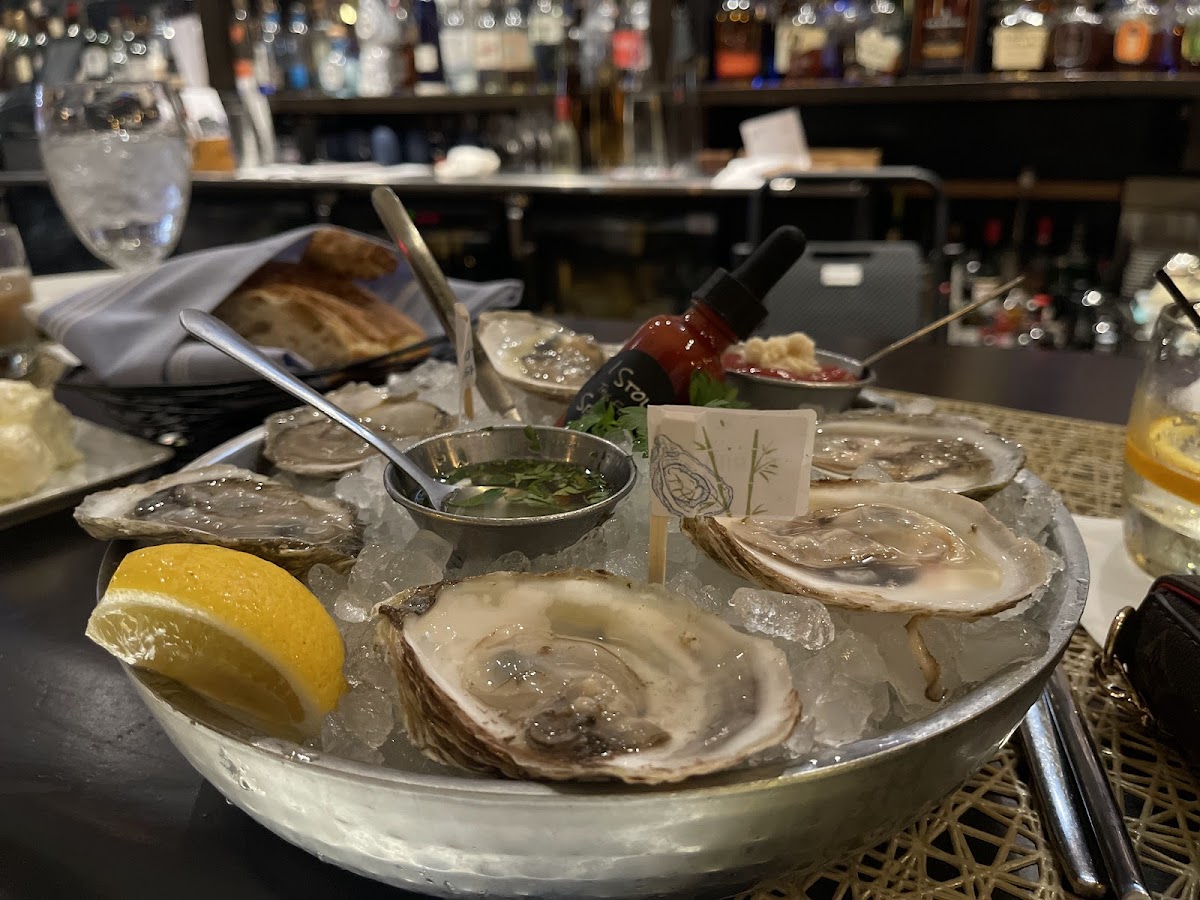 Spotos Fish & Oyster - Photo 3