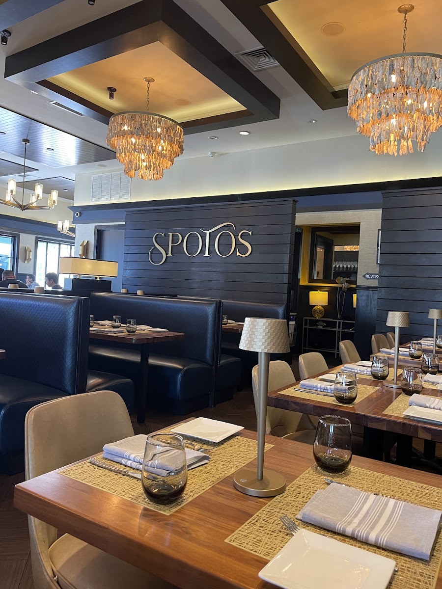 Spotos Fish & Oyster - Photo 4