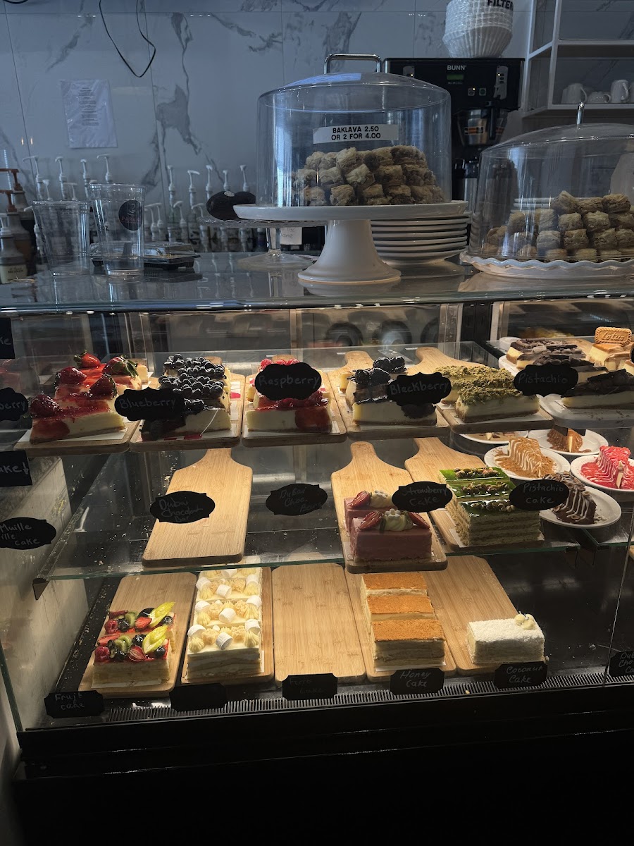Parama Cafe - Photo 1