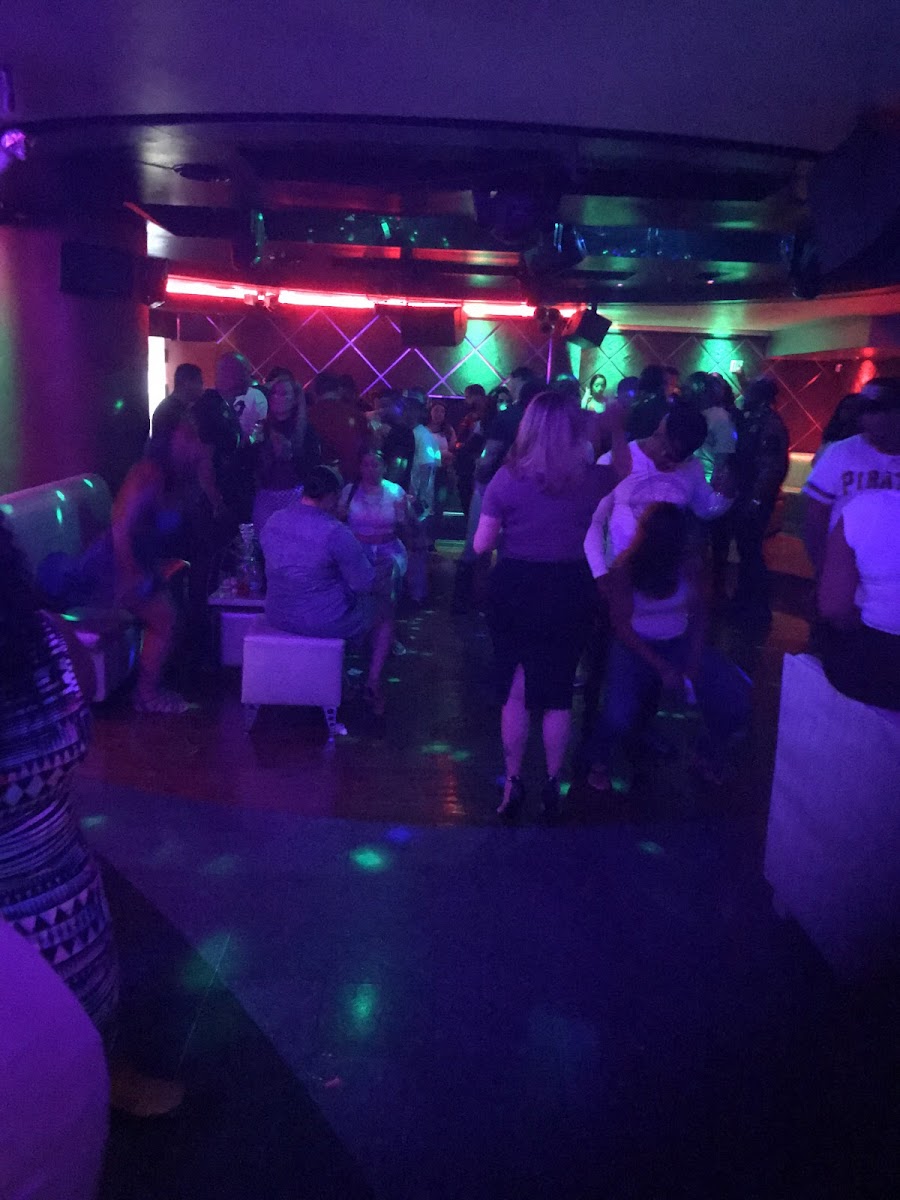 District Sporting lounge - Photo 5