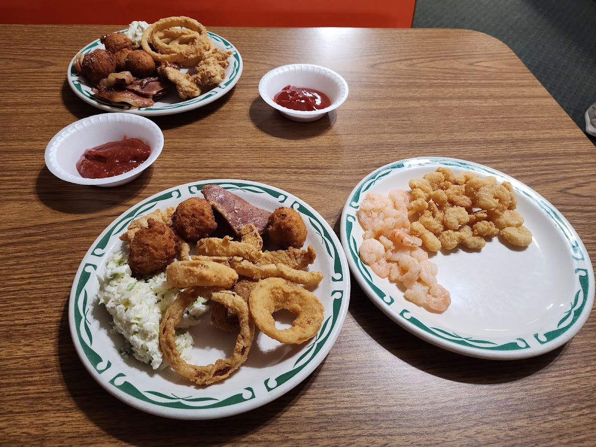 Black's Seafood Restaurant - Photo 9