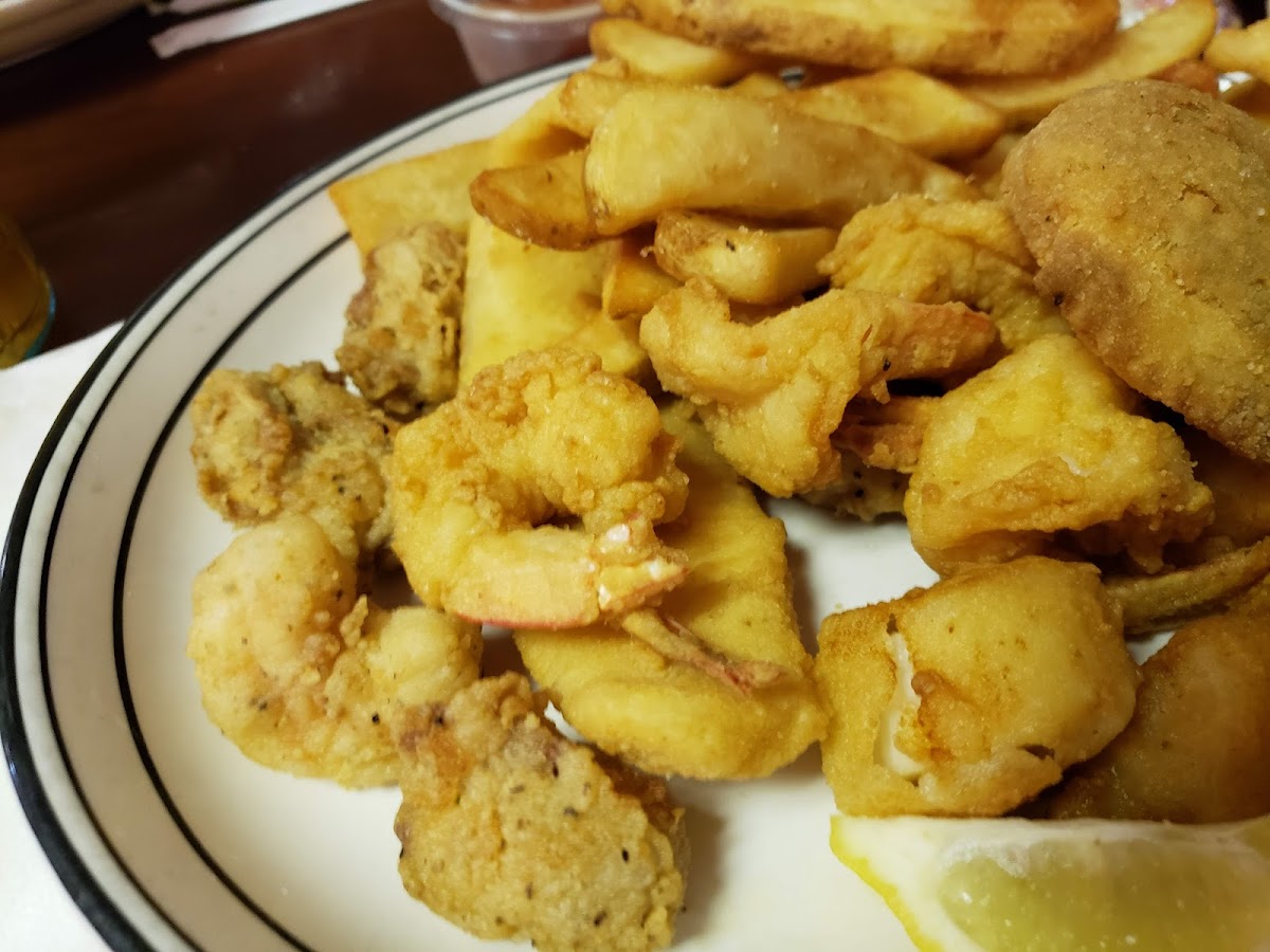 Black's Seafood Restaurant - Photo 6