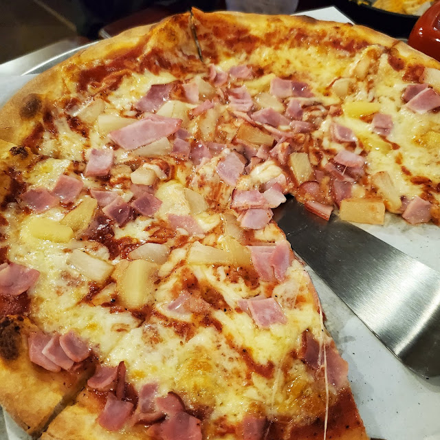 Hawaiian Pizza