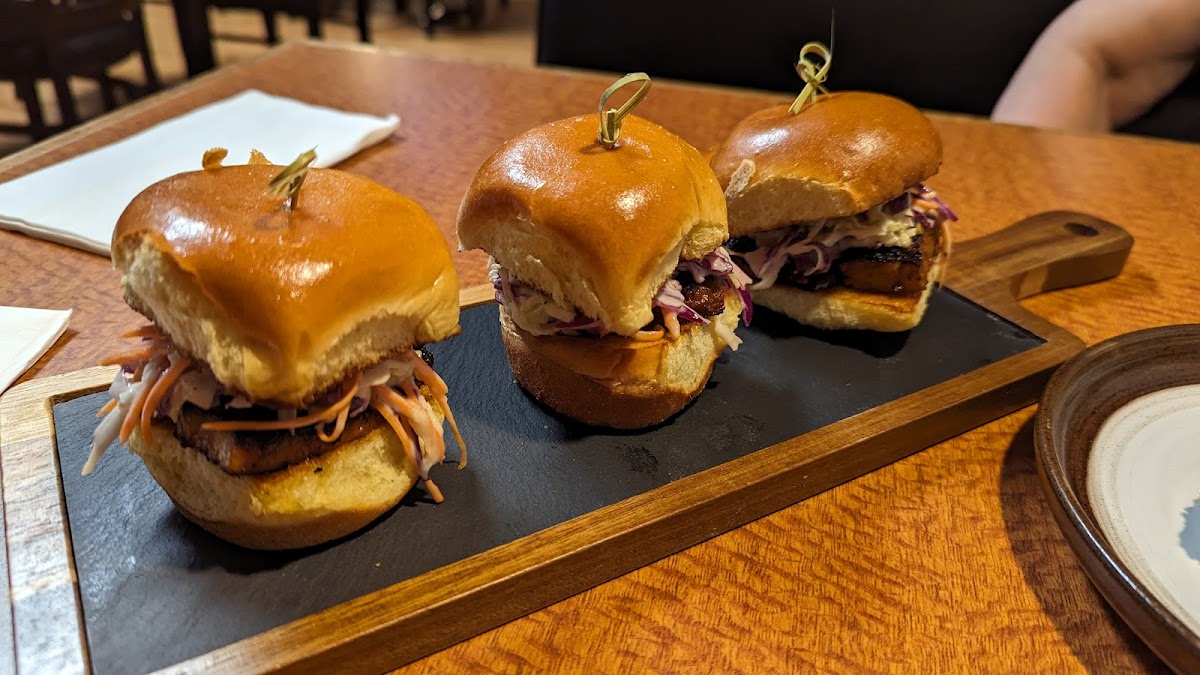 Vineyard Bar and Grill - Photo 5