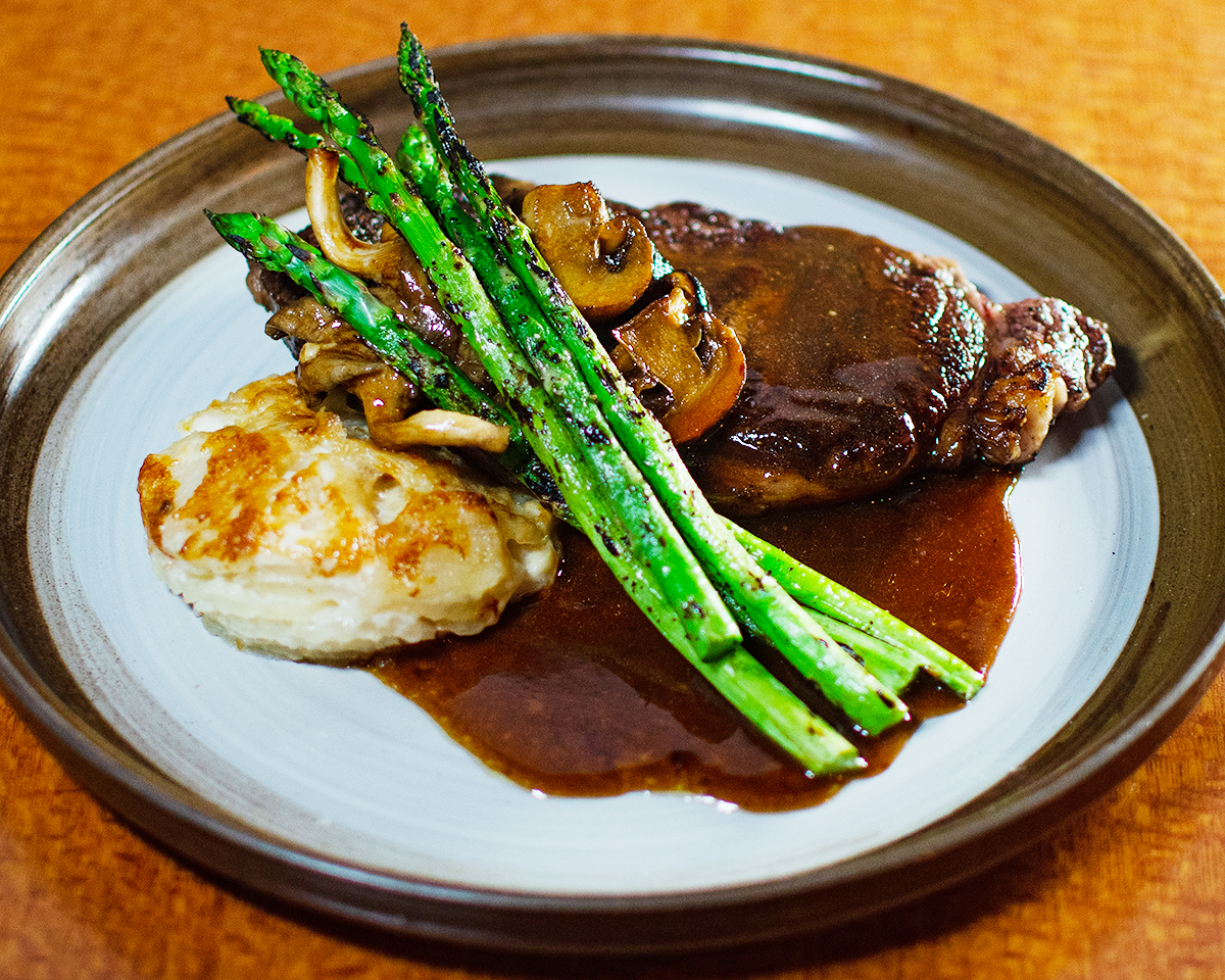 Vineyard Bar and Grill - Photo 6