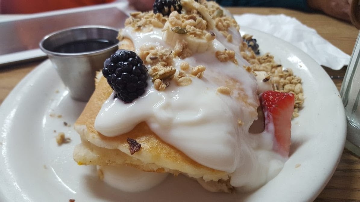 Ogie's Cafe - Photo 1