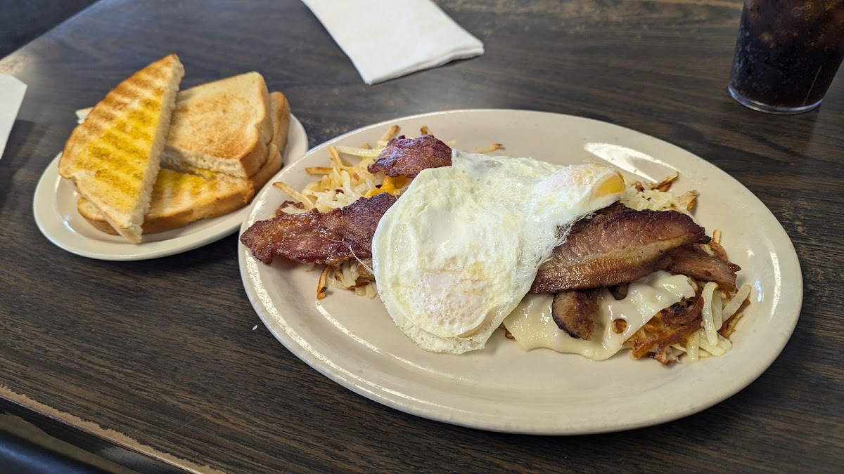 Ogie's Cafe - Photo 3