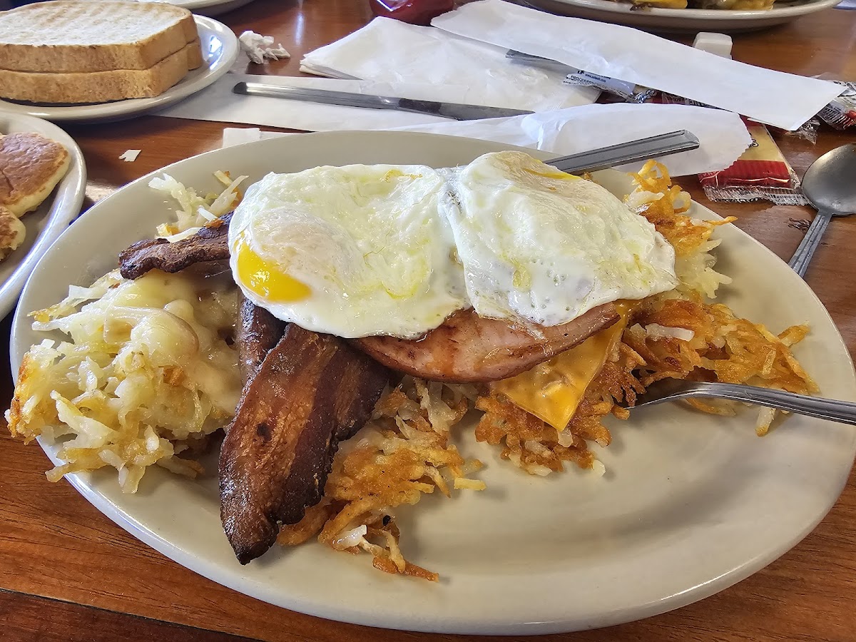 Ogie's Cafe - Photo 5