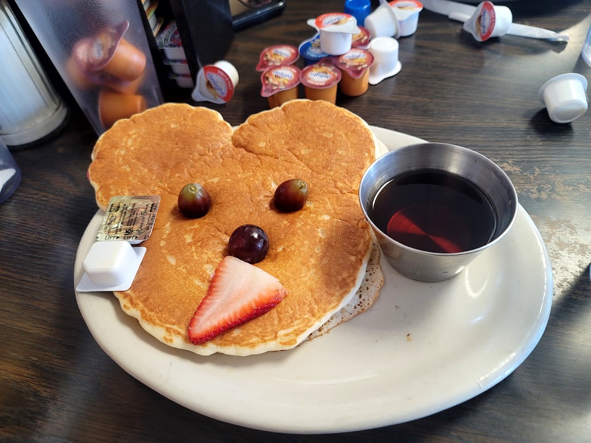 Ogie's Cafe - Photo 6