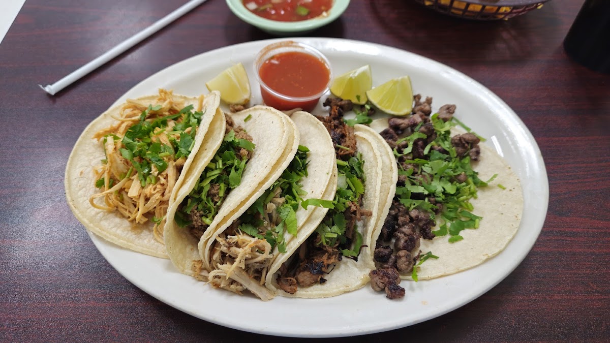 El Green Burrito - Photo 8