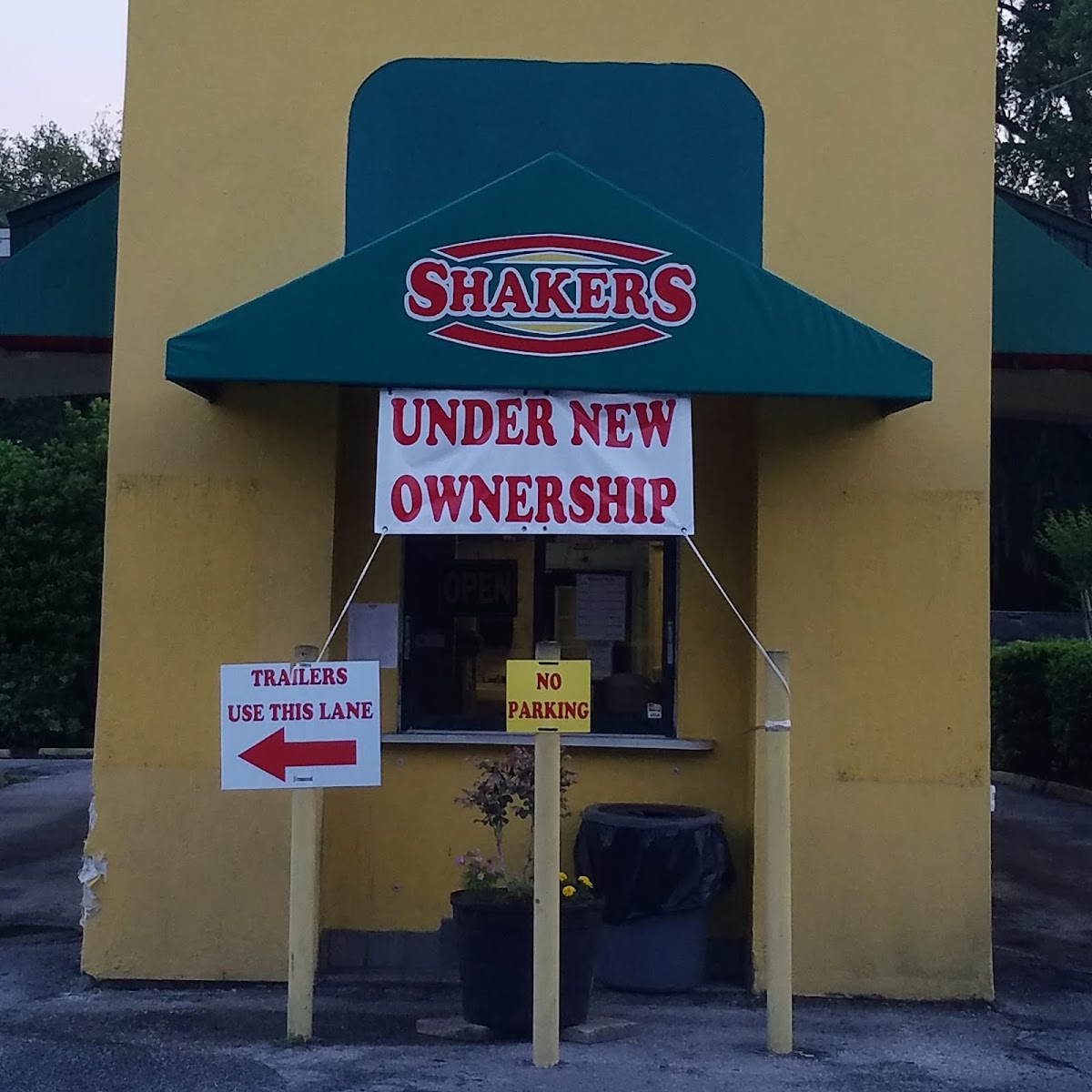 Shakers Drive-Thru