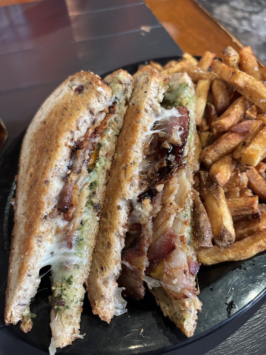 Flossie's Sandwich Parlor - Belleville - Photo 3