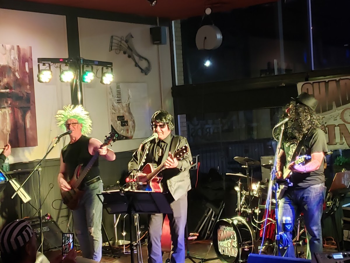 Storms Bar - Photo 1