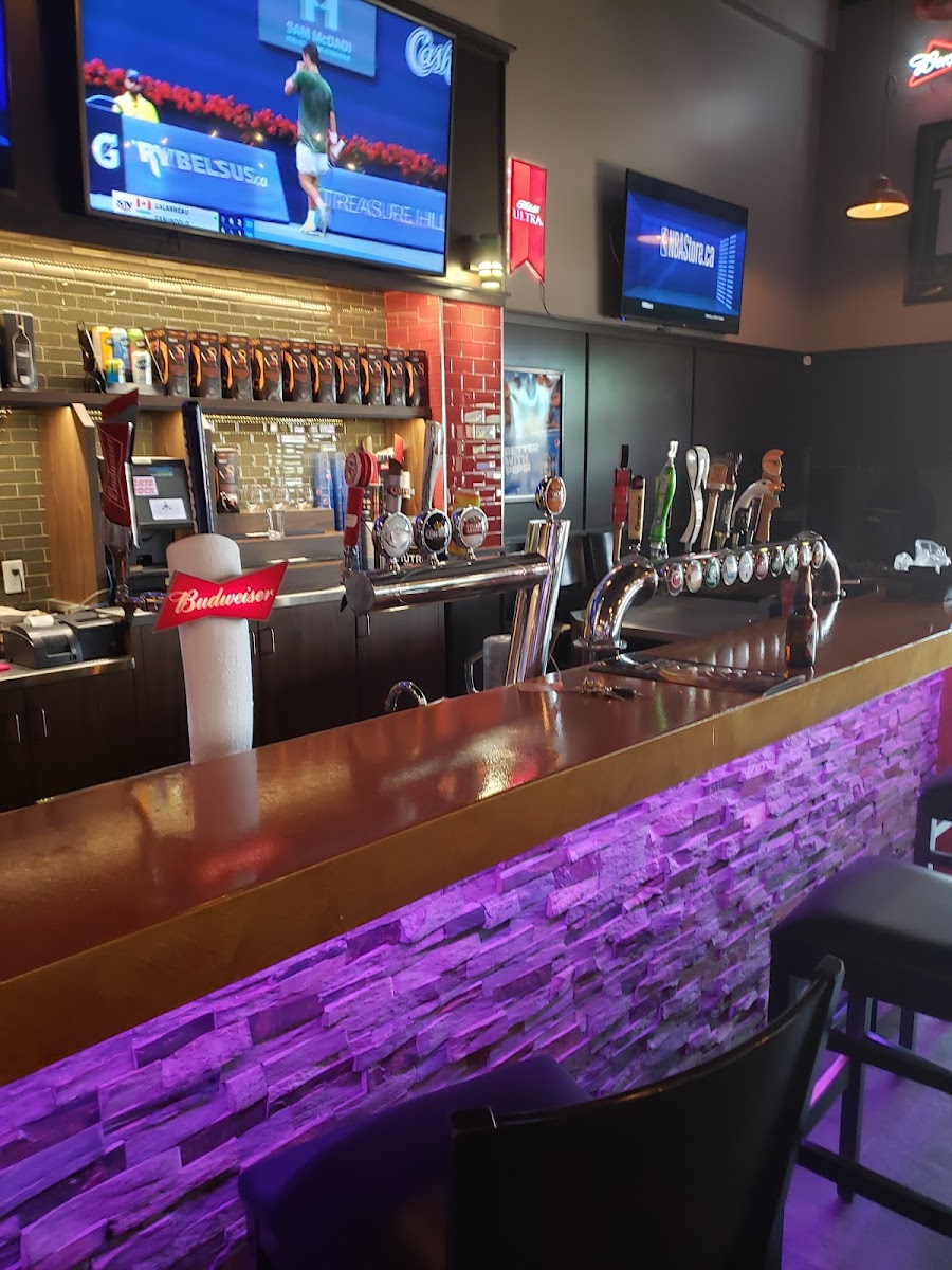 Storms Bar - Photo 2