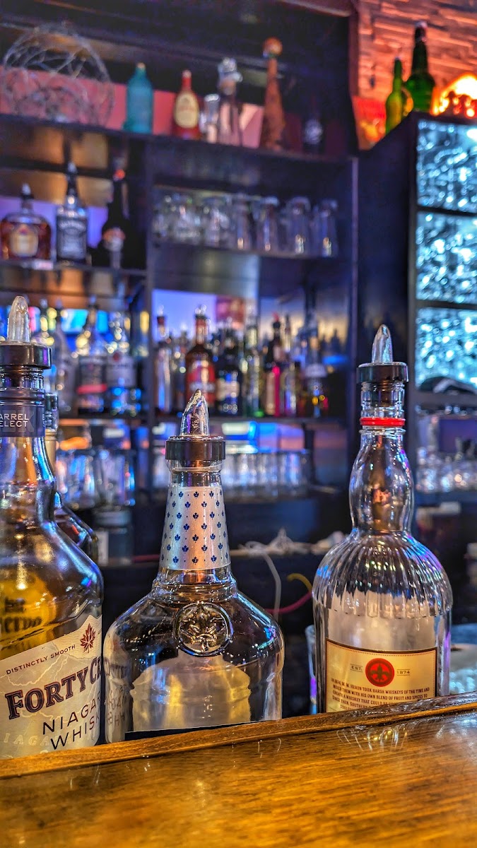 Storms Bar - Photo 3