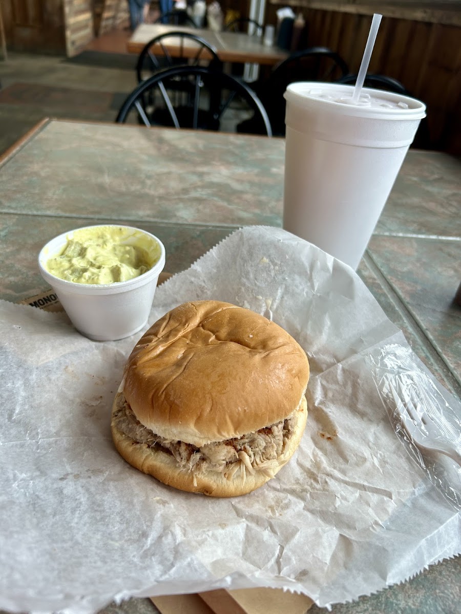 B.E. SCOTTS BBQ - Photo 1