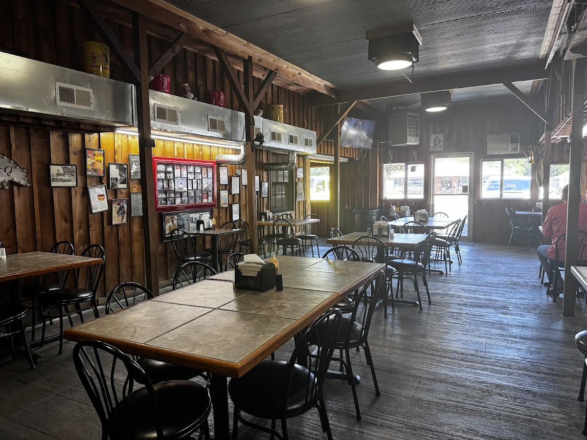 B.E. SCOTTS BBQ - Photo 2
