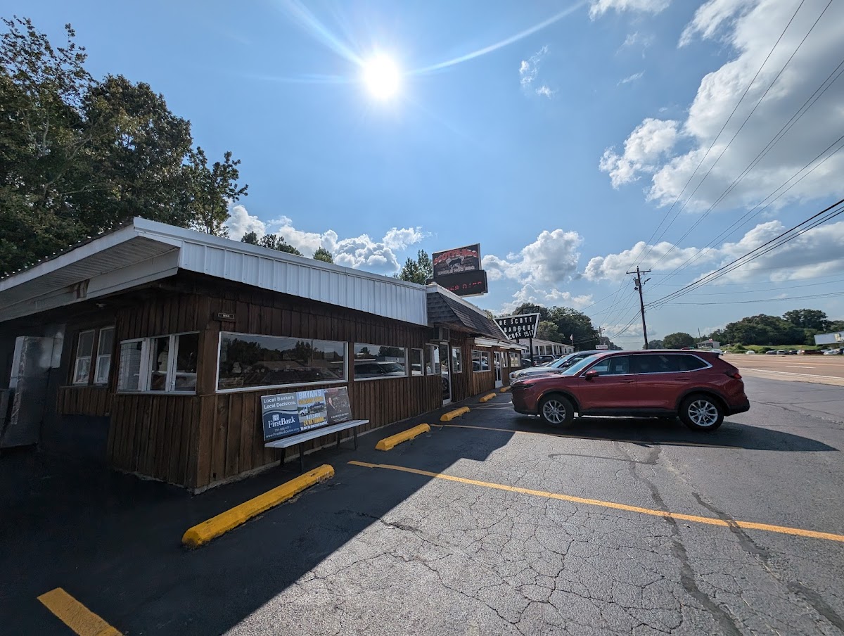 B.E. SCOTTS BBQ - Photo 3
