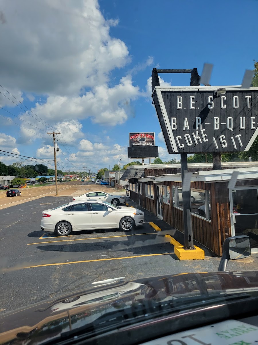 B.E. SCOTTS BBQ - Photo 4