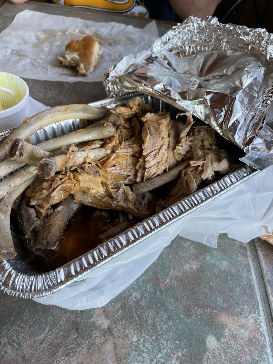 B.E. SCOTTS BBQ - Photo 5