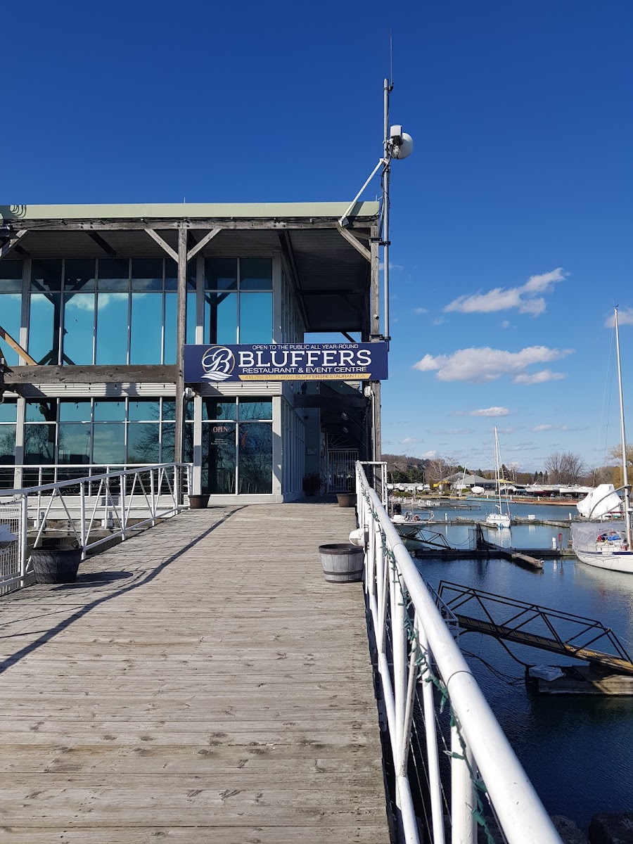 Bluffers Restaurant & Event Centre - Photo 5