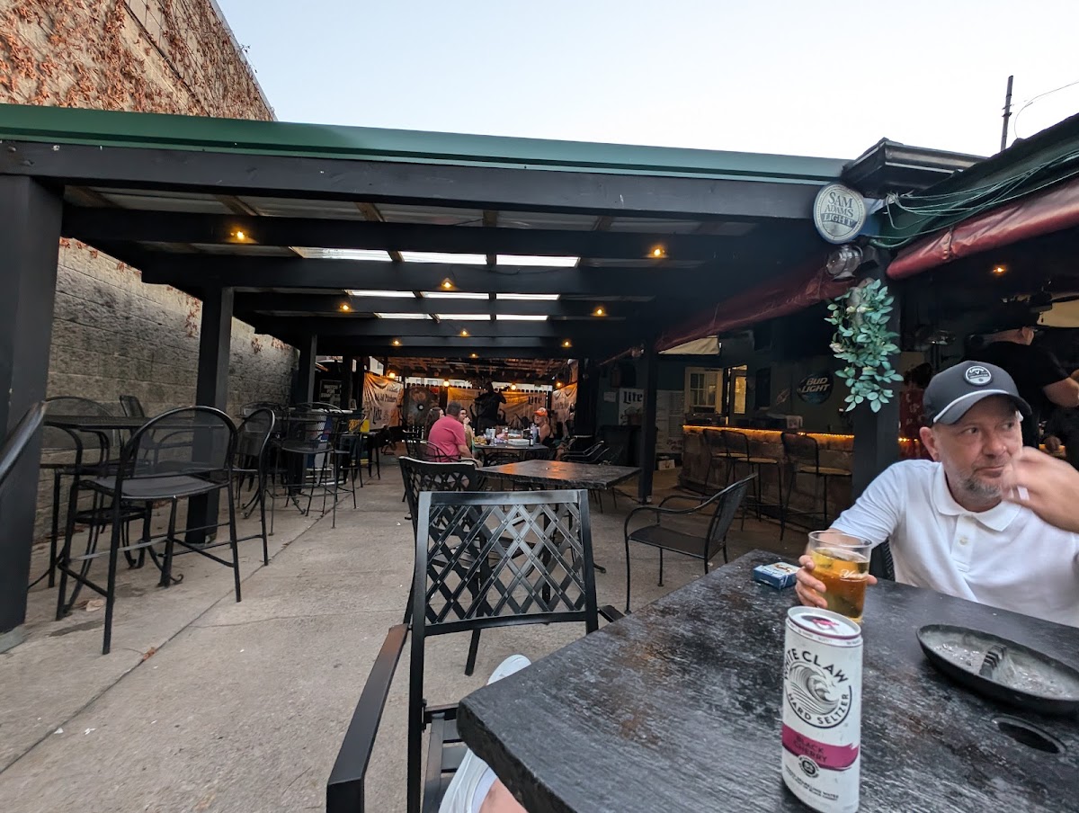 Papa's Bourbon and Beer House - Photo 5