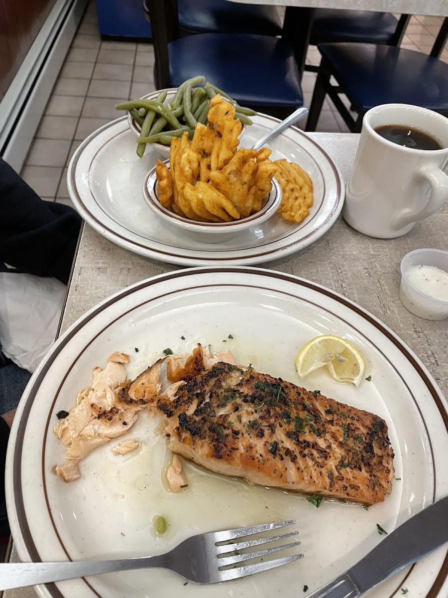 Miss Monticello Diner - Photo 8