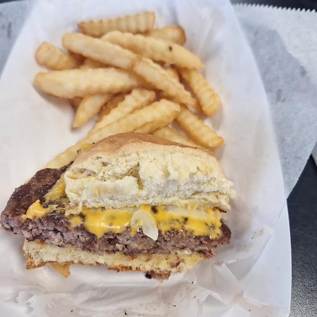 Cheeseburger w French Fries