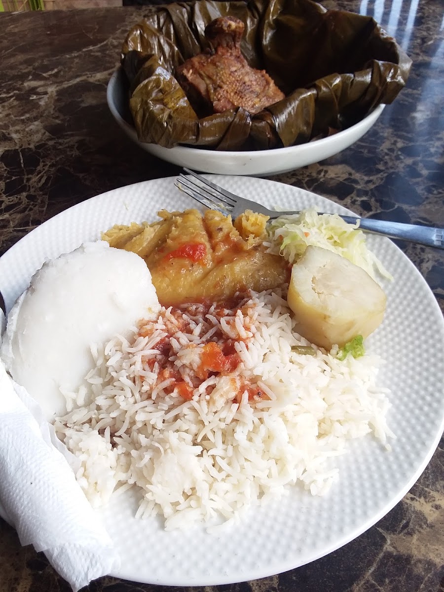 Salamia Restaurant - Photo 1