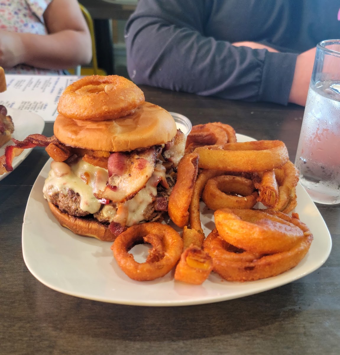 Ethan's Eatery - Photo 2