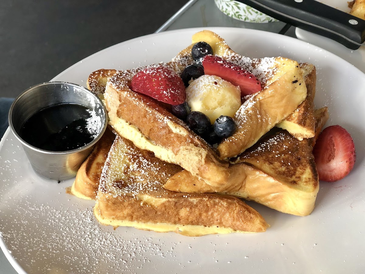 Ethan's Eatery - Photo 3