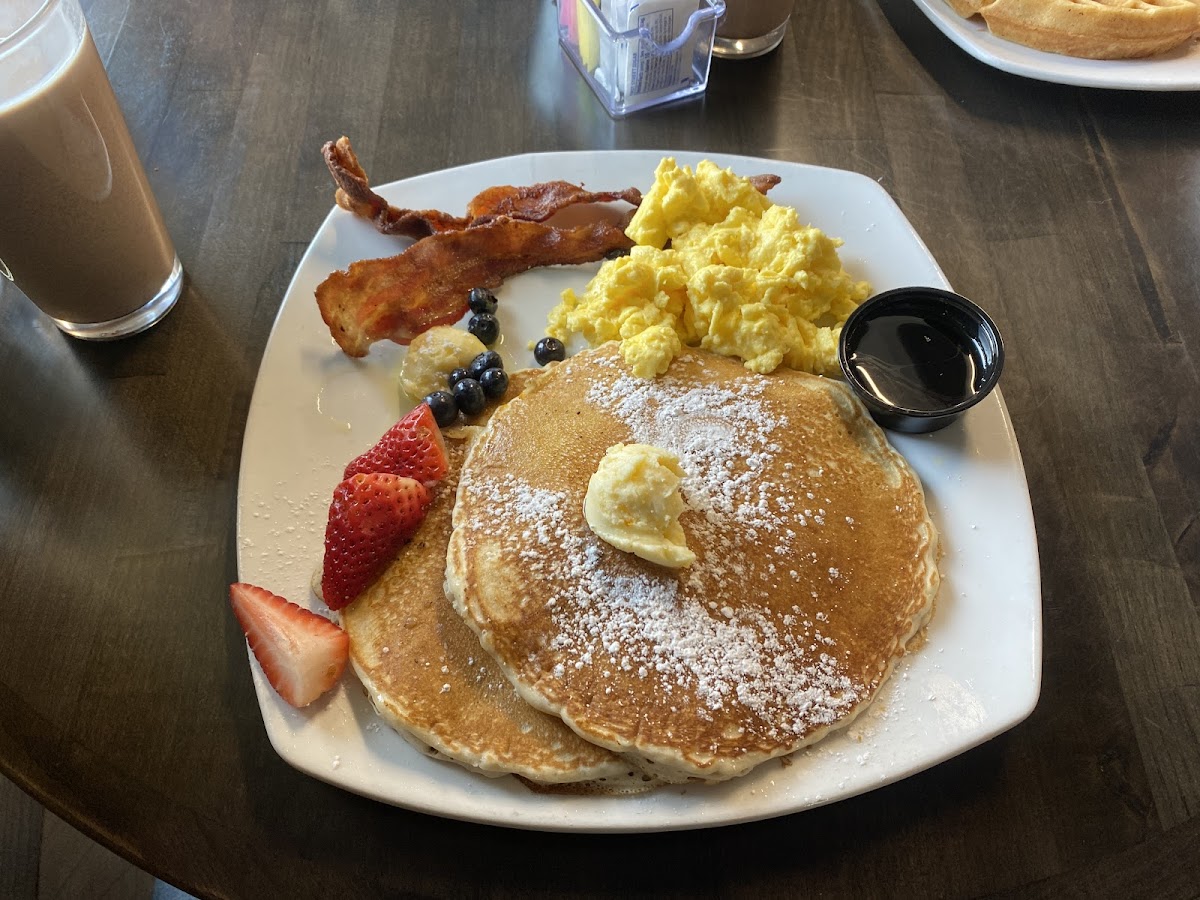 Ethan's Eatery - Photo 5