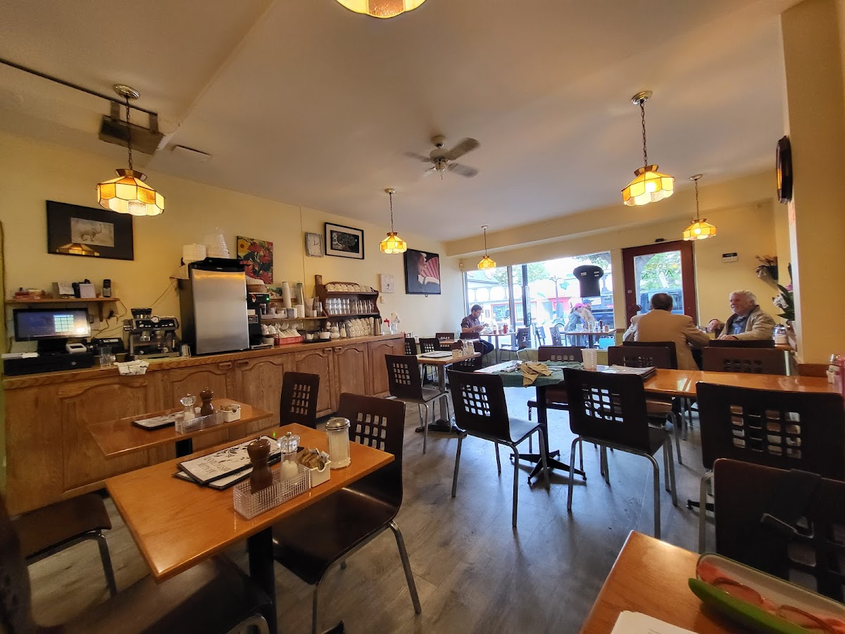 Avalon Restaurant - Photo 5