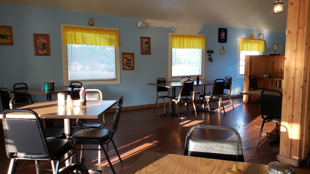 Country Sunrise Grill - Photo 9